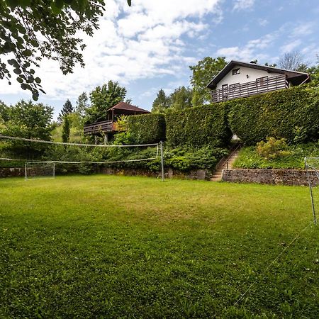 Private Summer House With Swimming Pool, Beach Bar And Pit For Football And Volleyball Hvezdonice Zewnętrze zdjęcie
