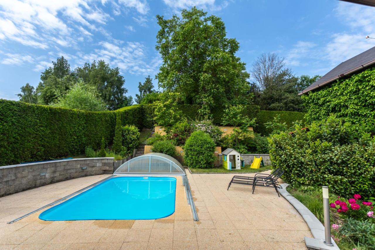 Private Summer House With Swimming Pool, Beach Bar And Pit For Football And Volleyball Hvezdonice Zewnętrze zdjęcie