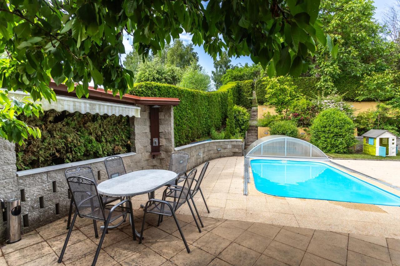 Private Summer House With Swimming Pool, Beach Bar And Pit For Football And Volleyball Hvezdonice Zewnętrze zdjęcie