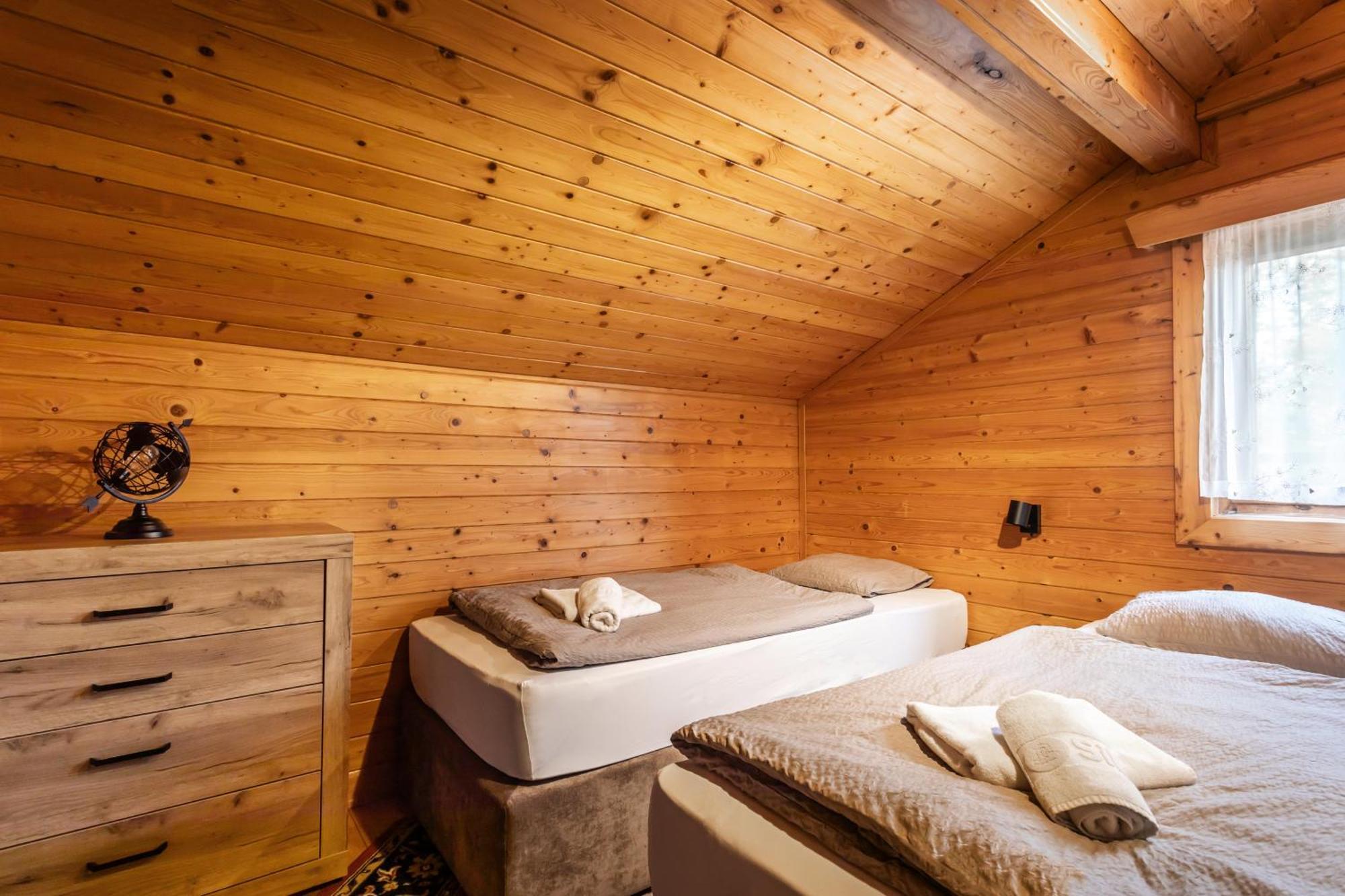 Private Summer House With Swimming Pool, Beach Bar And Pit For Football And Volleyball Hvezdonice Zewnętrze zdjęcie