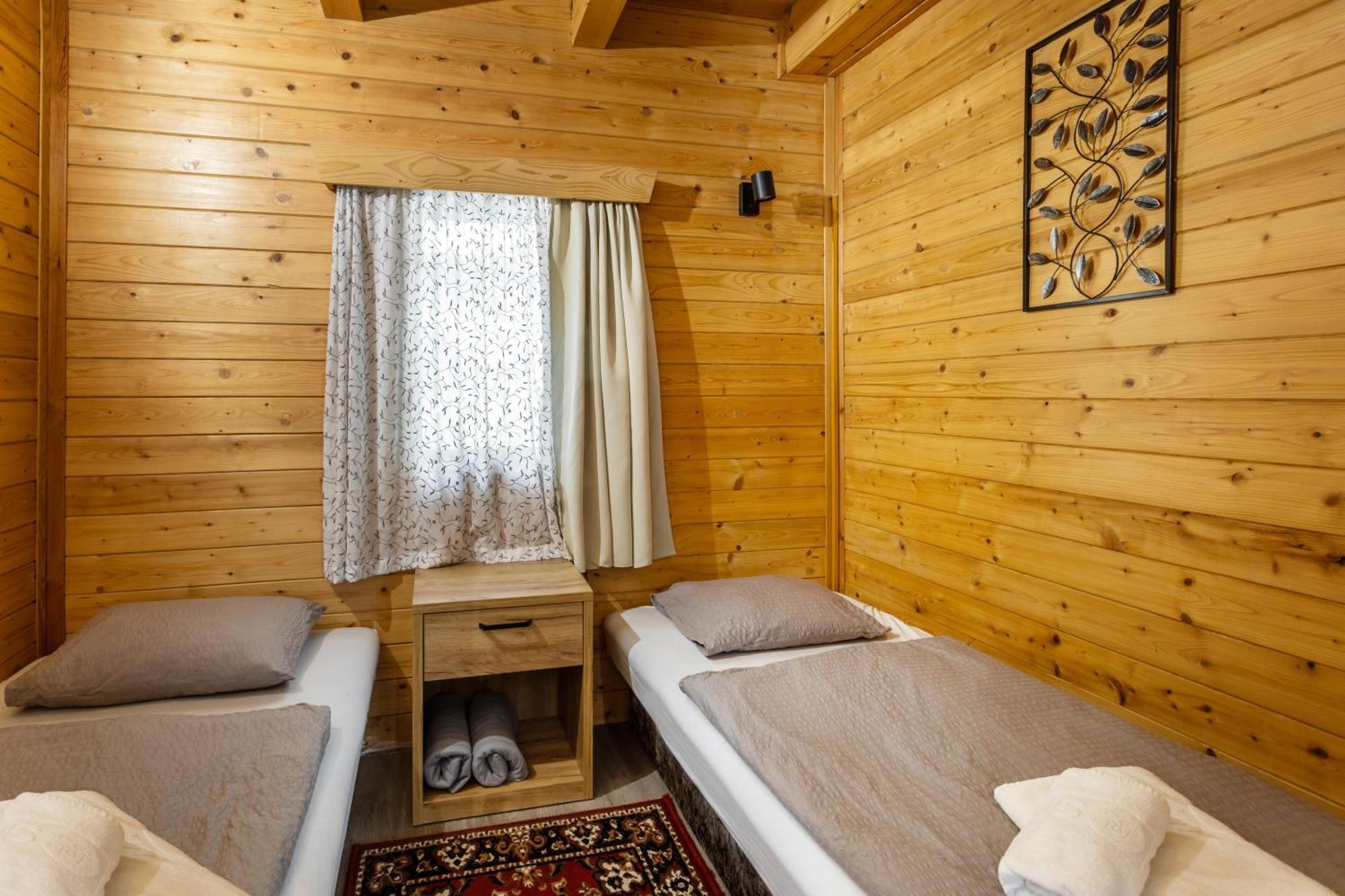 Private Summer House With Swimming Pool, Beach Bar And Pit For Football And Volleyball Hvezdonice Zewnętrze zdjęcie